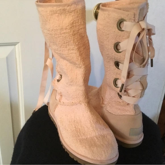 EUC Ugg Heirloom boots in baby pink size 7 - Picture 2 of 3